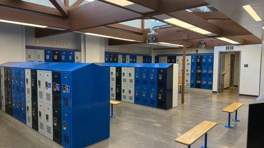 Diegueńo Middle School Locker Room - Boys in Encinitas 4