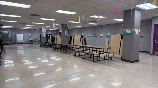 Kanoon - Gerald Delgado Kanoon Elementary Magnet School Cafeteria in Chicago 3