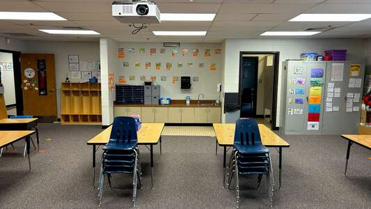 Simonton Elementary School Classroom Standard in Lawrenceville