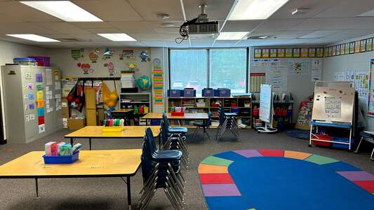 Simonton Elementary School Classroom Standard in Lawrenceville