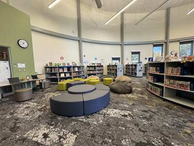 Thoroughgood Elementary School Library in Virginia Beach 3