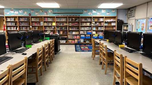 Healy - Robert Healy Elementary School Library in Chicago 2
