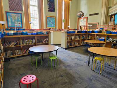Cesar Chavez K-8 School Library in Portland 2