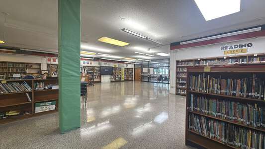T.H. Harris Middle School Library in Metairie 4