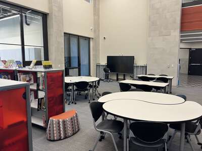 W R Hatfield Elementary School Library in Northlake