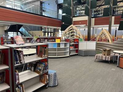 W R Hatfield Elementary School Library in Northlake