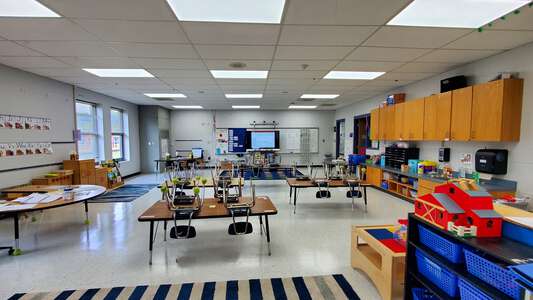 Meadowfield Elementary School Classroom Standard in Columbia