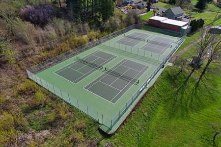 Rex Putnam High School Tennis Courts in Milwaukie