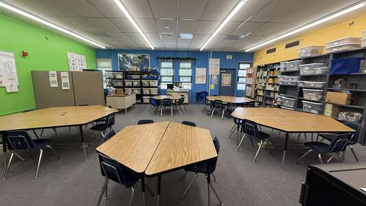 Santa Cruz Gardens Elementary School Library in Santa Cruz