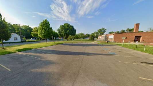 Como Elementary School Parking Lot - Front in Columbus