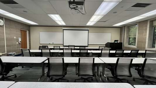 Menlo College Brawner Room 210 - 472 - Classroom in Atherton