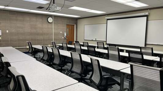 Menlo College Brawner Room 210 - 472 - Classroom in Atherton