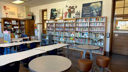 Beaubien - Jean Baptiste Beaubien Elementary School Library in Chicago 4