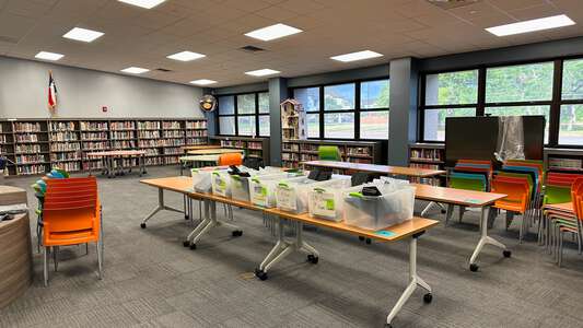 Deerpark Middle School Library in Austin