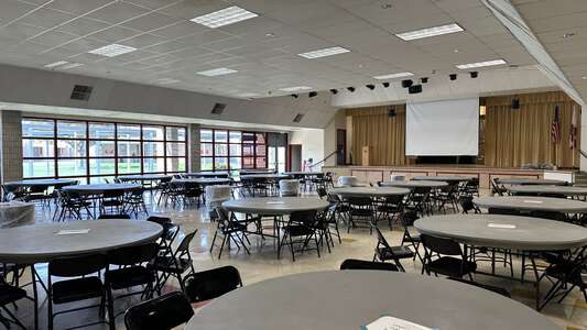 California City Middle School Cafeteria in California City