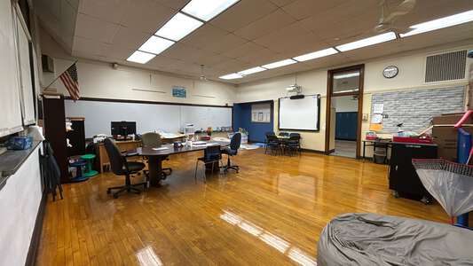 Barry - John Barry Elementary School Classroom Standard in Chicago 2