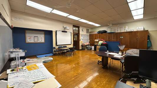 Barry - John Barry Elementary School Classroom Standard in Chicago 3