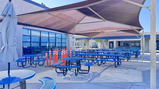 Plaza Vista School (K-8) Outdoor Lunch Area in Irvine