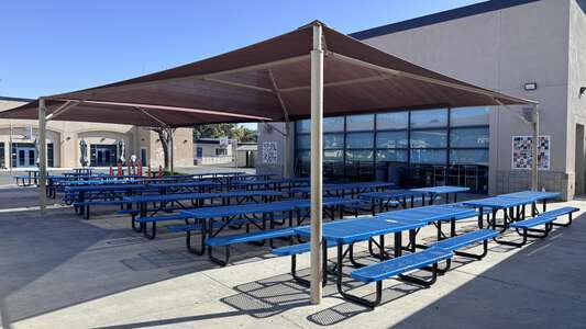 Plaza Vista School (K-8) Outdoor Lunch Area in Irvine
