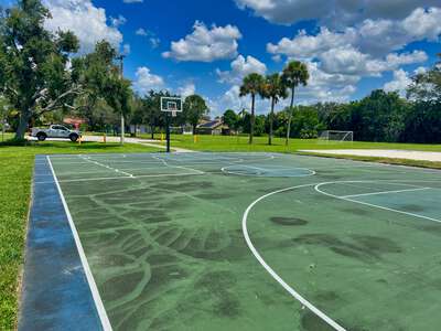 FUN Park Outdoor Basketball Courts in Ft Myers