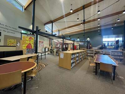 Rosemont Ridge Middle School Library in West Linn