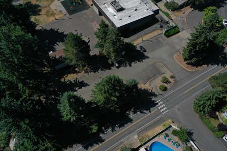 Camelot Elementary School Parking Lot - Bus in Auburn