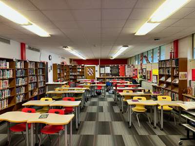 Mark Twain School for the Talented and Gifted Library in Dallas 4