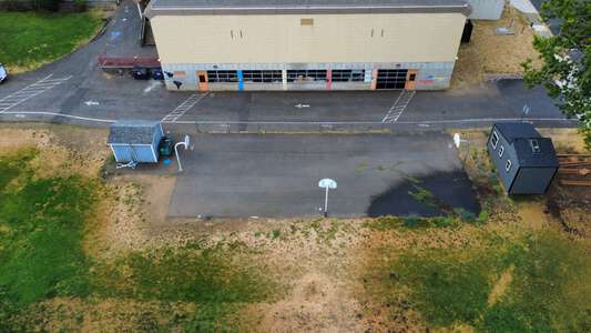 Hood River Middle School Outdoor Basketball Courts in Hood River