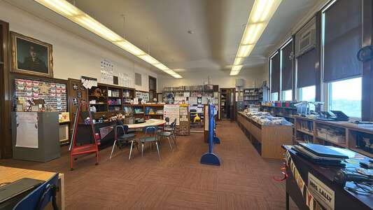 Smyser - Washington D Smyser Elementary School Library in Chicago 3