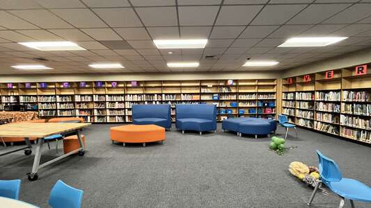 xOrange Grove Elementary School Library in Houston 3