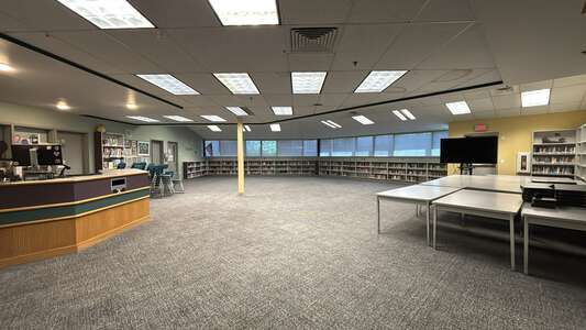 Leslie Middle School Library in Salem 1