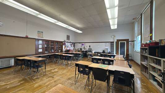 Lyon - Mary Lyon Elementary School Classroom Standard in Chicago 2