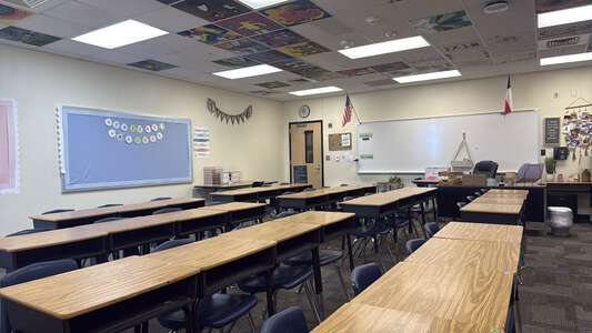 Creekview Middle School Classroom Standard in Fort Worth 3