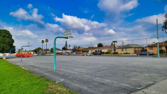 Animo Inglewood (OWL) Outdoor Basketball Courts in Inglewood 2