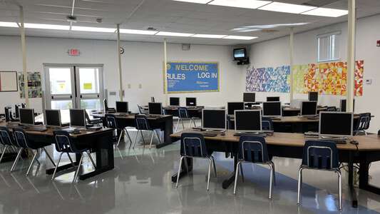 Potter Elementary School (3521) Library in Tampa 2
