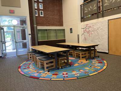 Bolton Primary School Library in West Linn