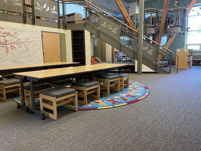 Bolton Primary School Library in West Linn