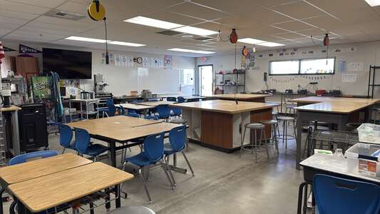 Vista Innovation and Design Academy School Classroom Standard in Vista 3