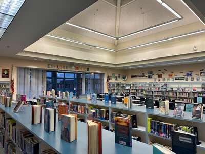 T.R. Smedberg Middle School Library in Sacramento 3