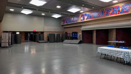 Tesoro High School Food Court in Las Flores