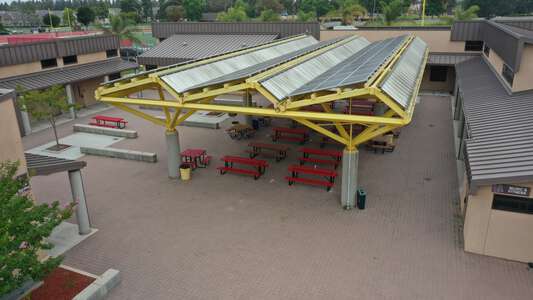 Woodbridge High School Outdoor Lunch Area in Irvine