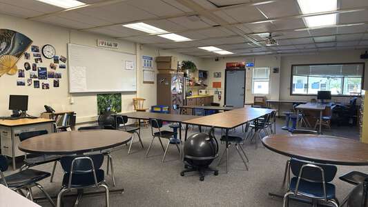 Alta Vista High School Classroom Standard in Vista 3
