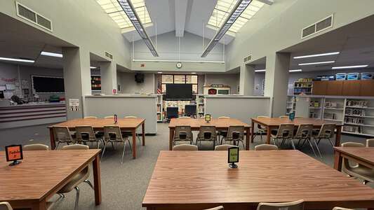 Sundown Elementary School Library in Lancaster 2