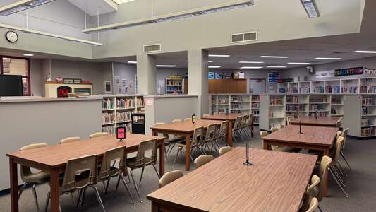 Sundown Elementary School Library in Lancaster 3