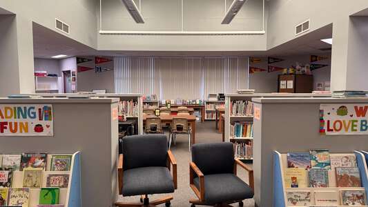 Sundown Elementary School Library in Lancaster 5