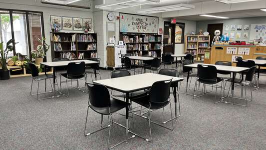 McCornack Elementary School Library in Eugene 5