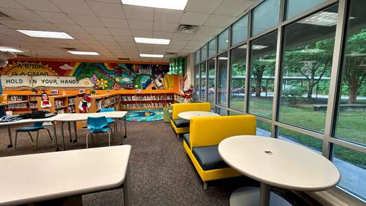 Peyton Forest Elementary School Media Center in Atlanta 3