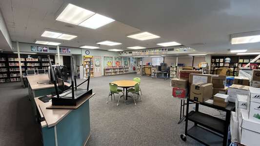 Mark Twain Elementary School Library in Federal Way
