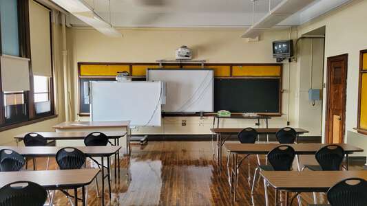 Elverson - James Elverson Site Classroom Standard in Philadelphia