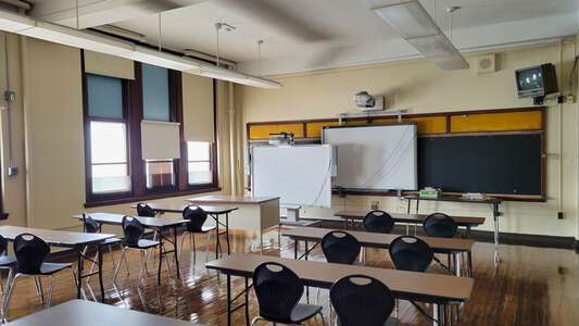 Elverson - James Elverson Site Classroom Standard in Philadelphia